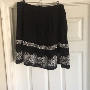 Black skirt with dreaded accents